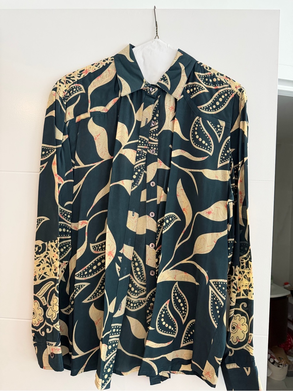 Maison Hotel Women’s Dark Green Botanical Button-Up Shirt